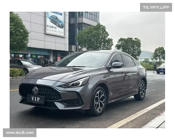 全新名爵5采用了轿跑式的前脸设计